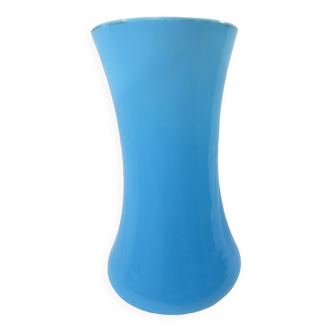 Vase en opaline bleue