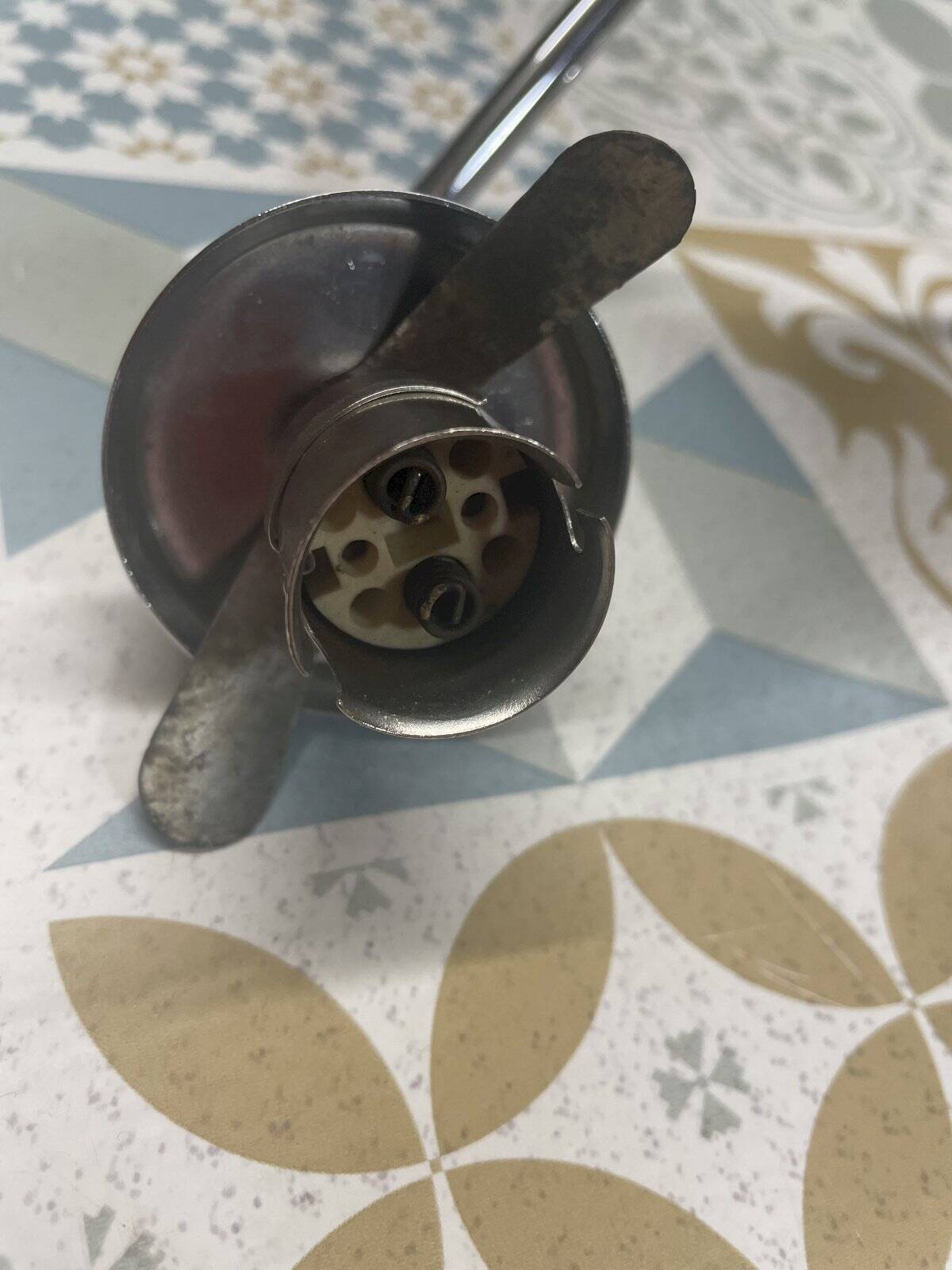 Wall light with 2 chrome-plated metal and glass globes