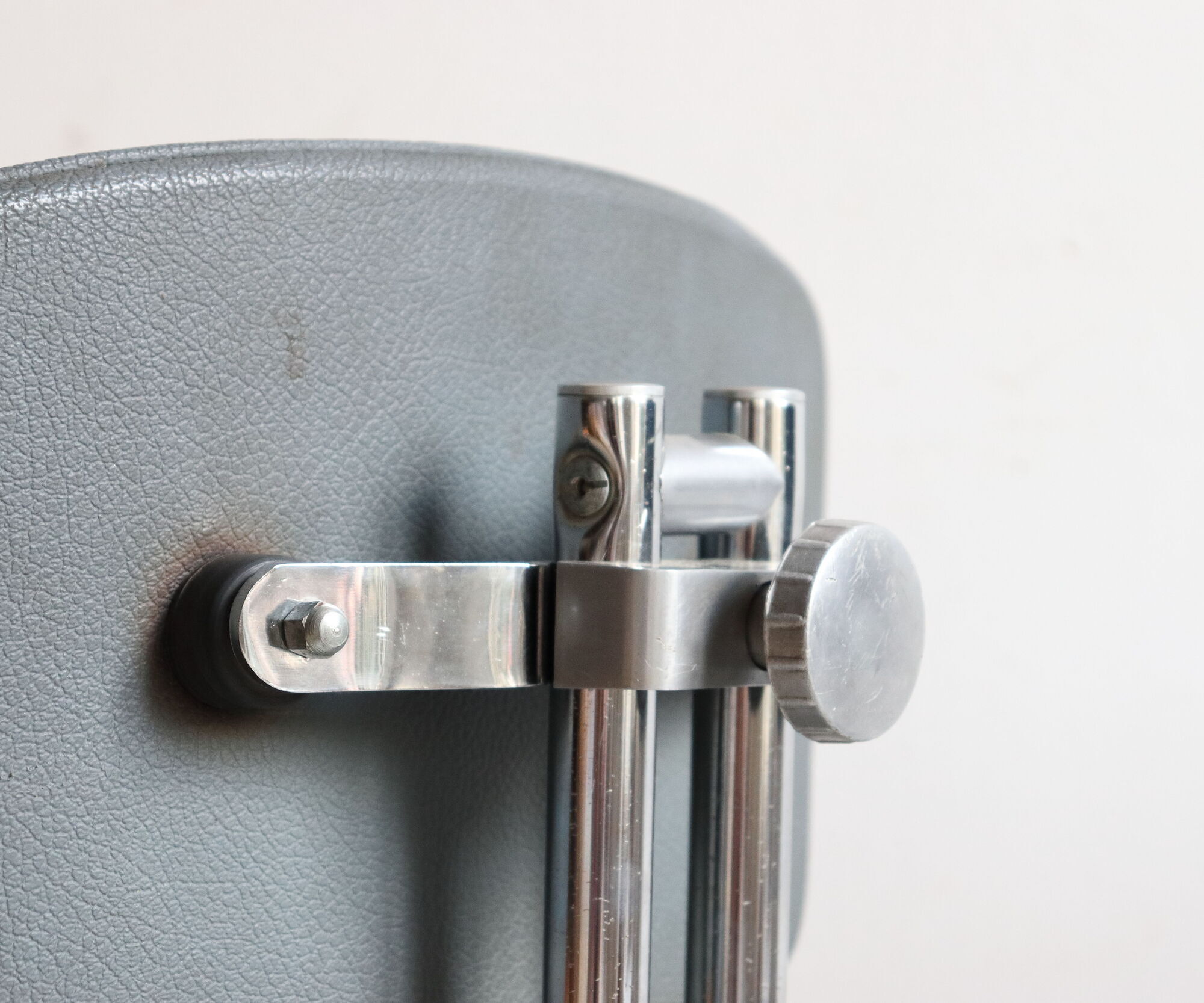Pair of workshop chairs from the 50s in chrome steel and imitation leather