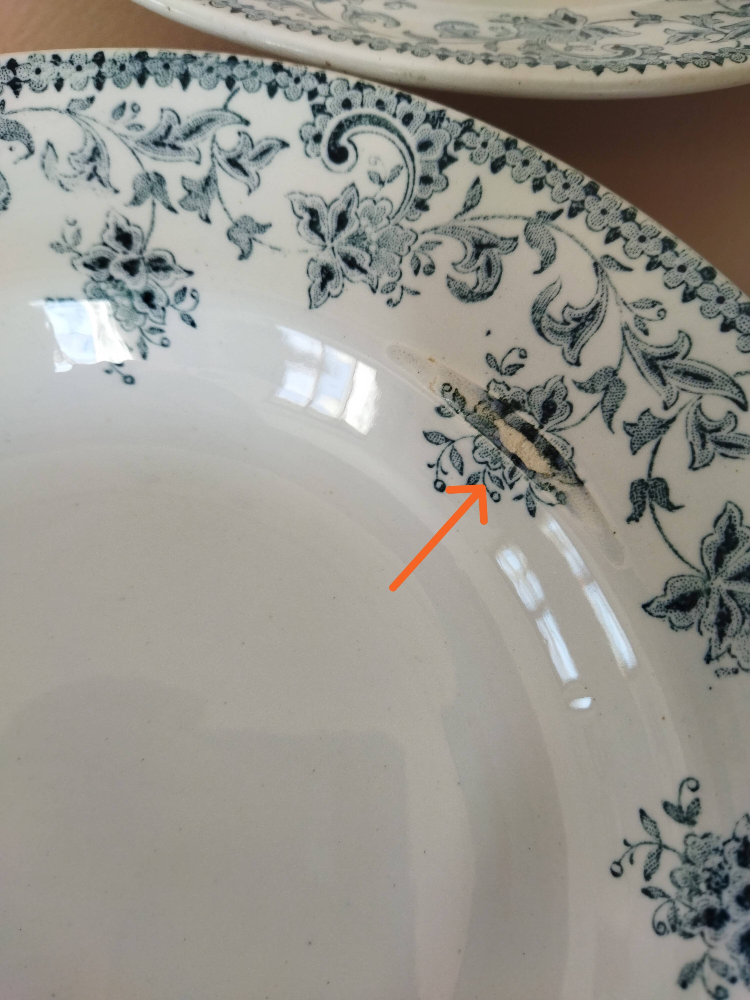 6 St Amand "Jane" iron clay soup plates