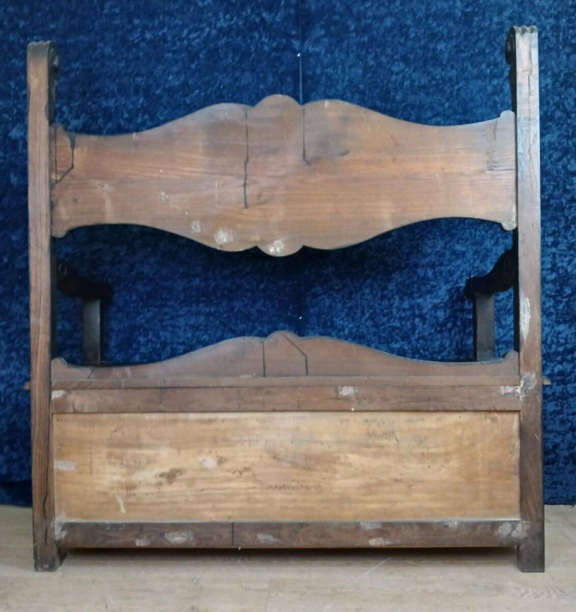 Italian Renaissance style solid wood storage bench