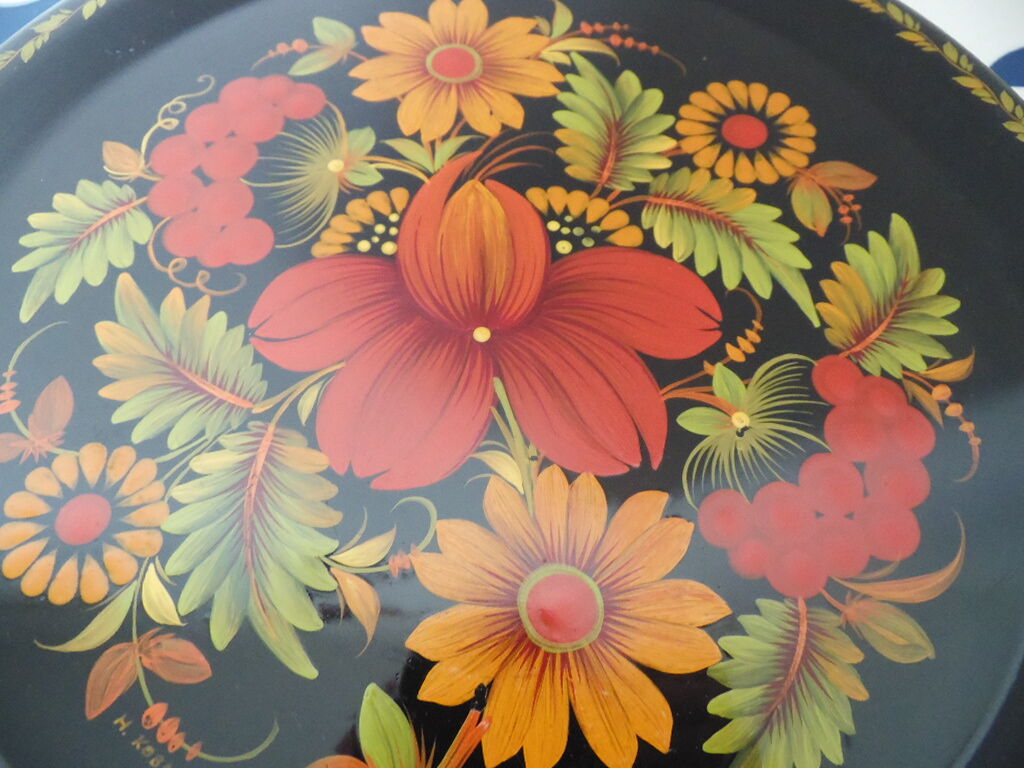 Decorative plate Khokhloma