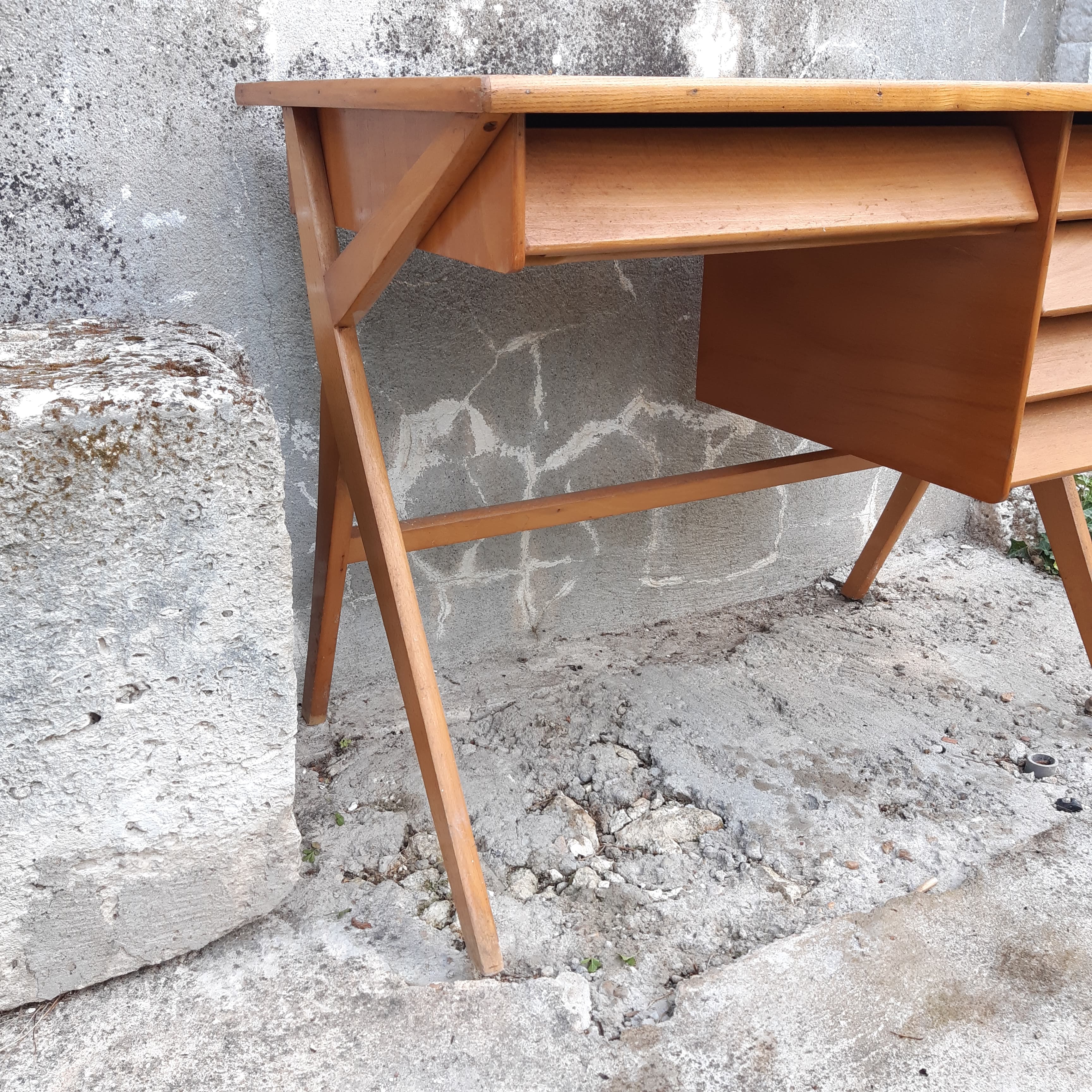 Primus desk & chair legs