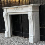 Cheminée de style Louis XV en marbre de Carrare, vers 1980