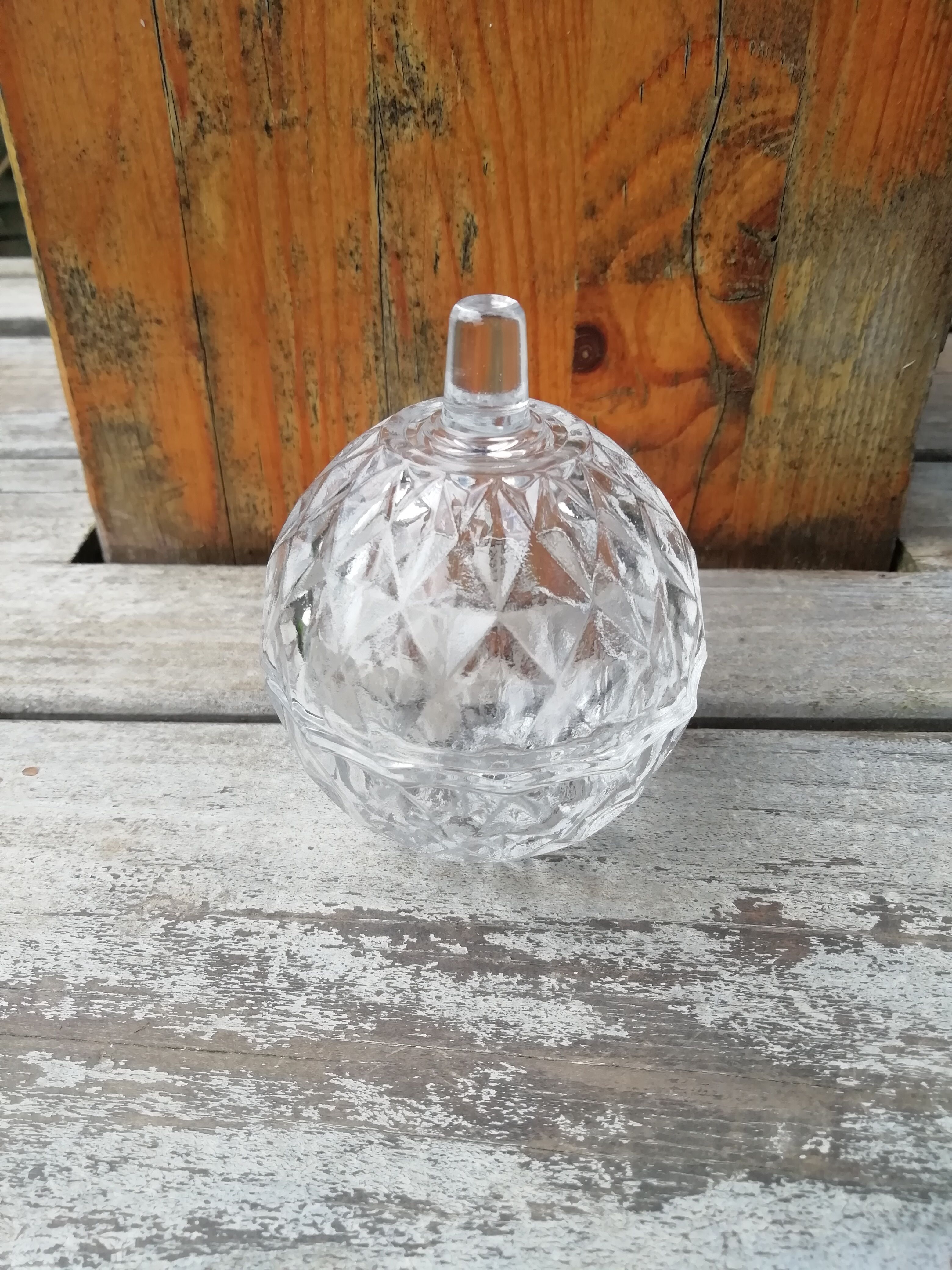 Small chiseled glass candy