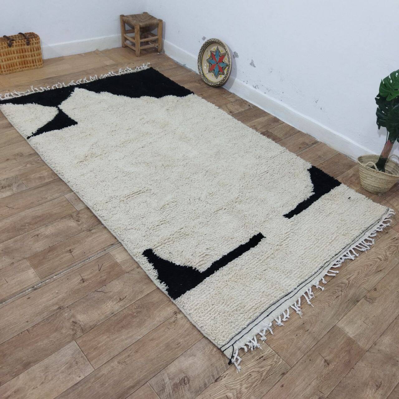 Azilal Vintage Rug 260x150 cm - Minimalist Black and Cream Design