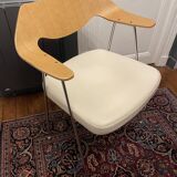 Chaise Robin Day 675 par Habitat