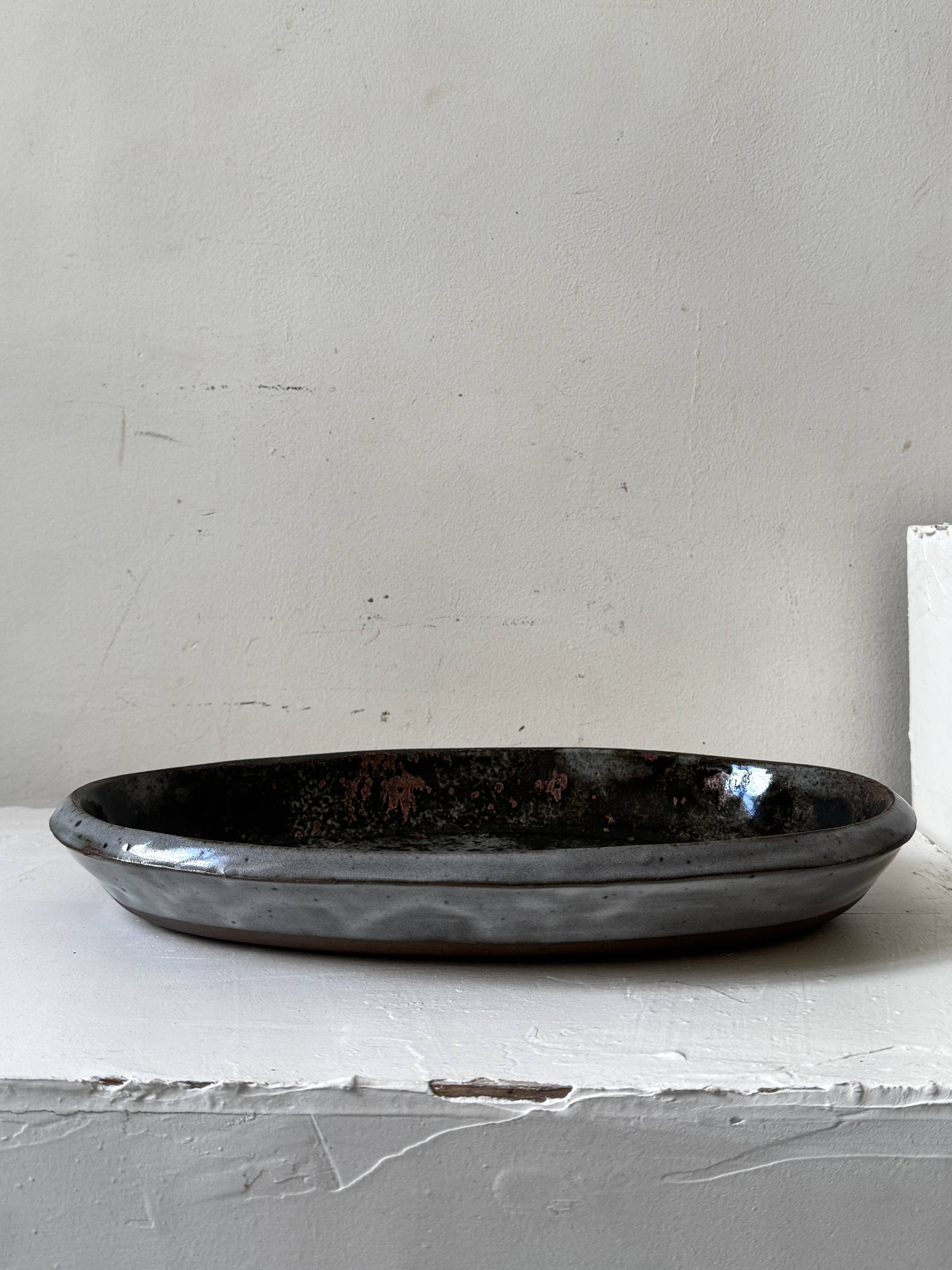 Large glazed stoneware dish from Loir, enamelled & signed, Chantal & Thierry Robert 1970.