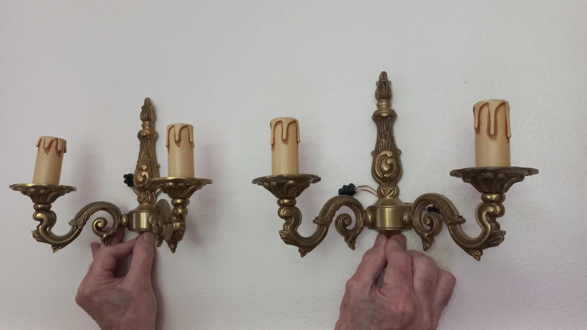 Set of two wall sconces