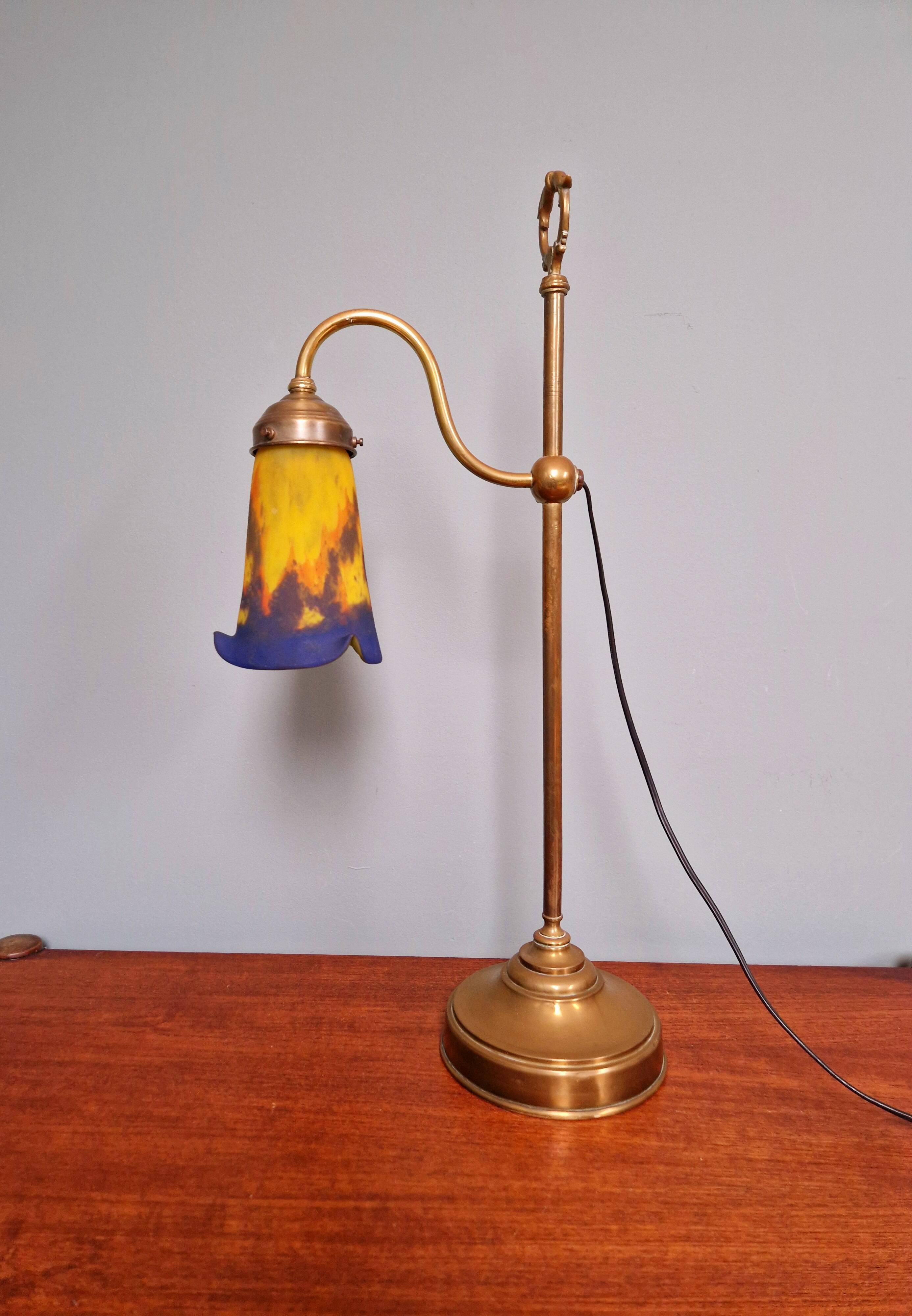 Art Deco brass and glass desk lamp signed "Frères Muller", 1920s