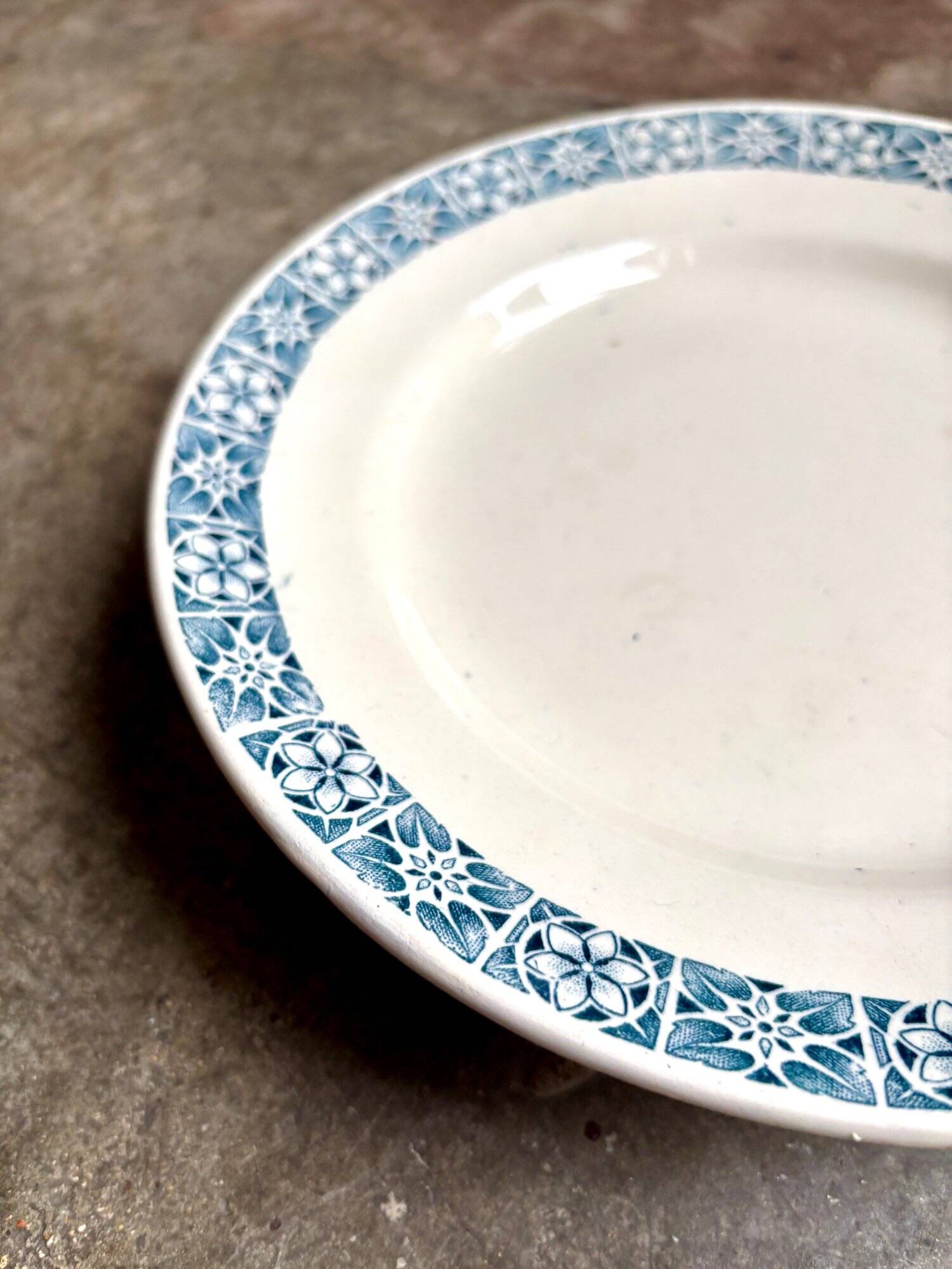 Longchamp ironware cake plate, "René" service