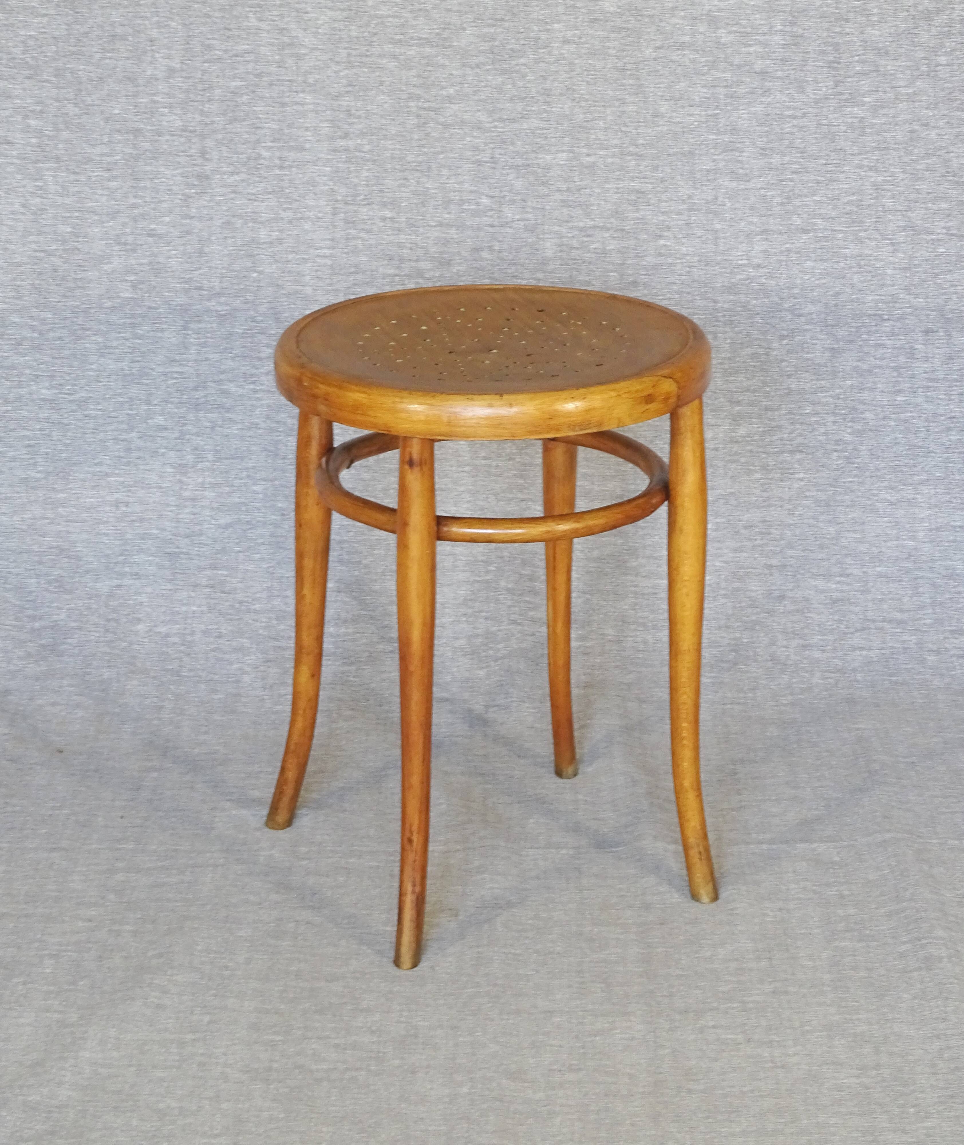 Bistro stool "star" seat in cherry wood; height:52cm