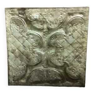 Panneau en métal avec motifs en
