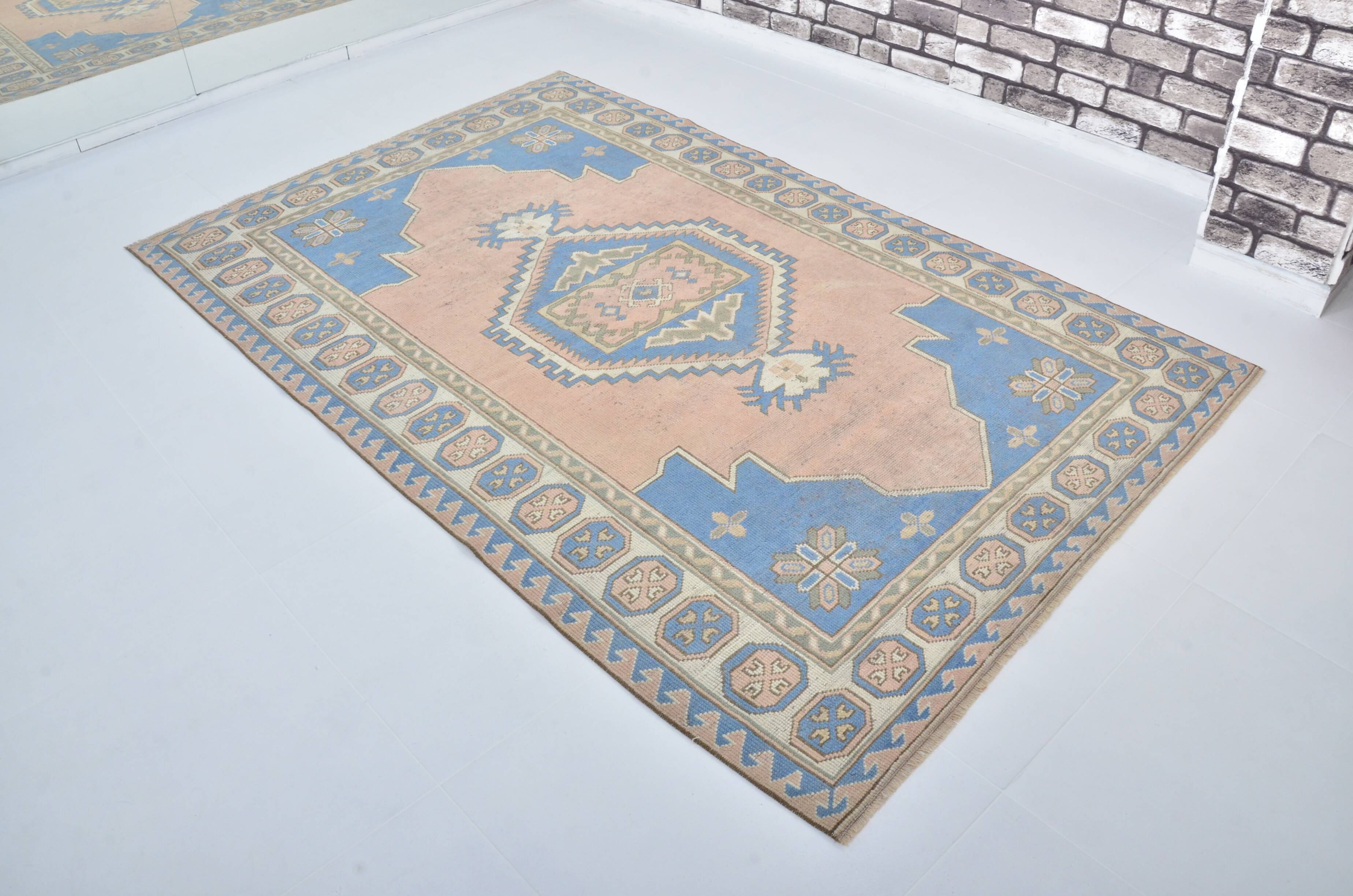Anatolian floral patterned Oushak rug, reference 3571