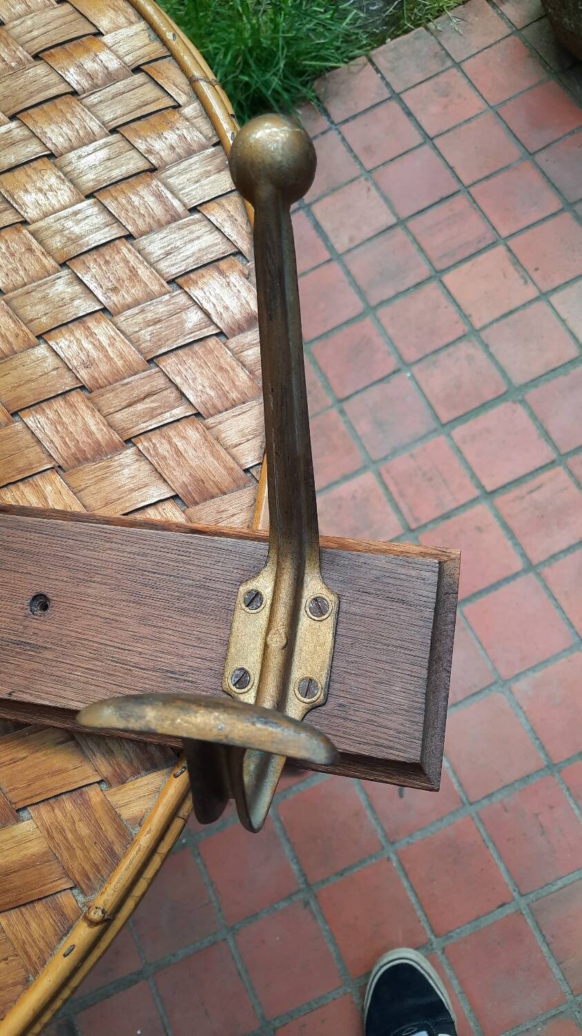 Wall coat rack with 5 hooks