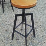 Lot of four undus bar stools adjustable