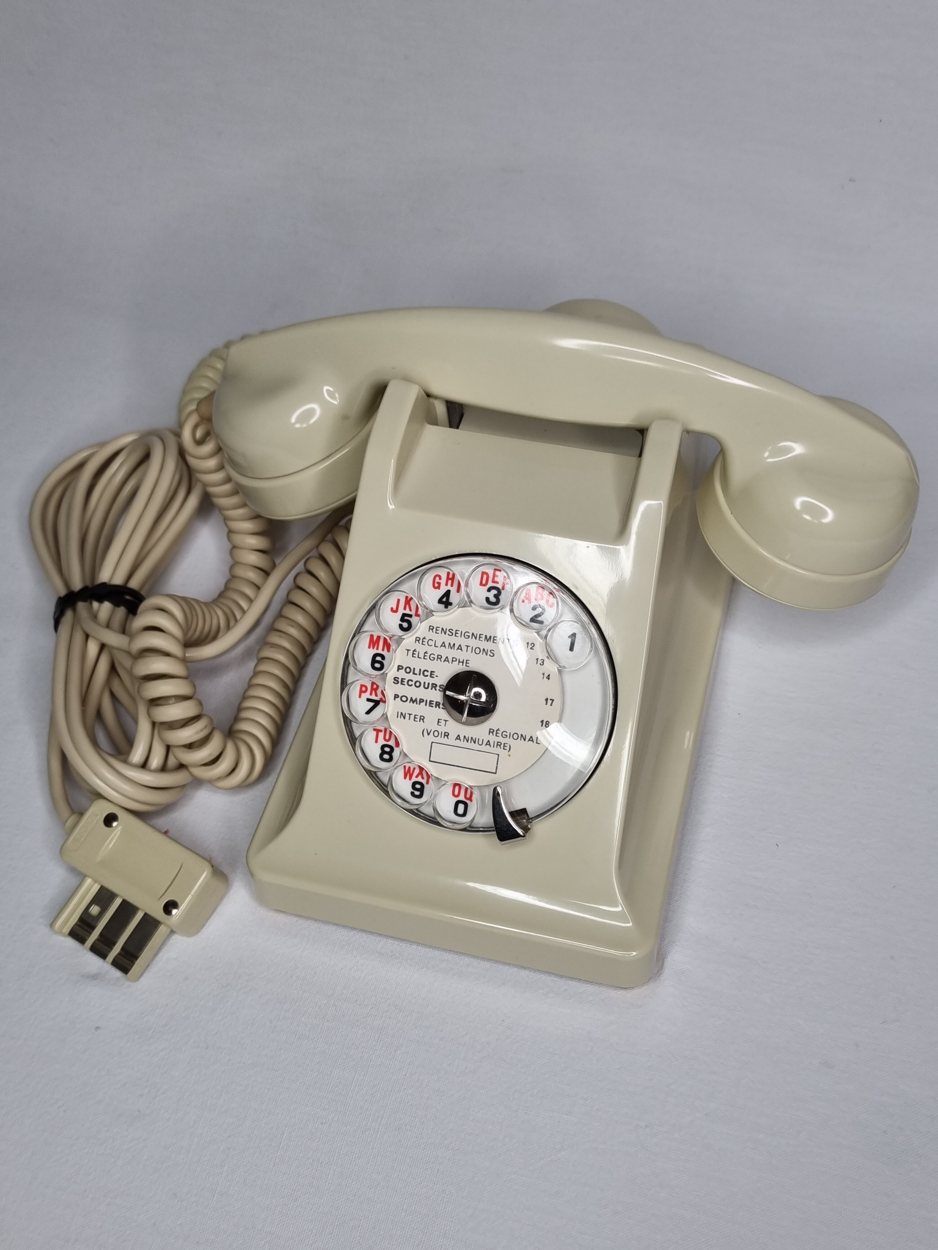 Vintage phone "PTT" in Bakelite, white, from the 60s
