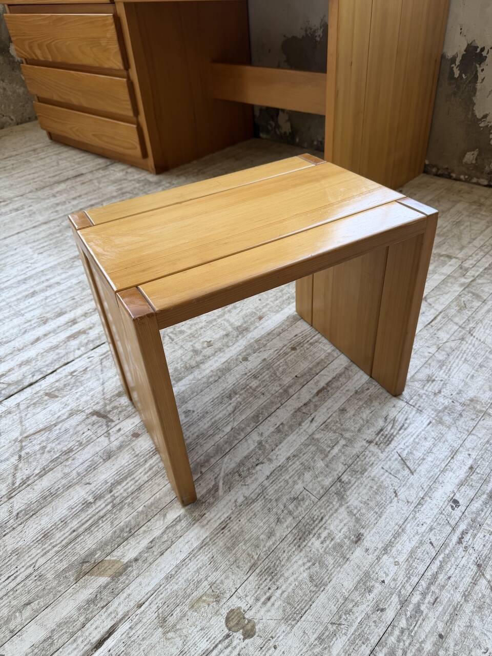 Bureau + commode + tabouret pin Maison Regain Savoie