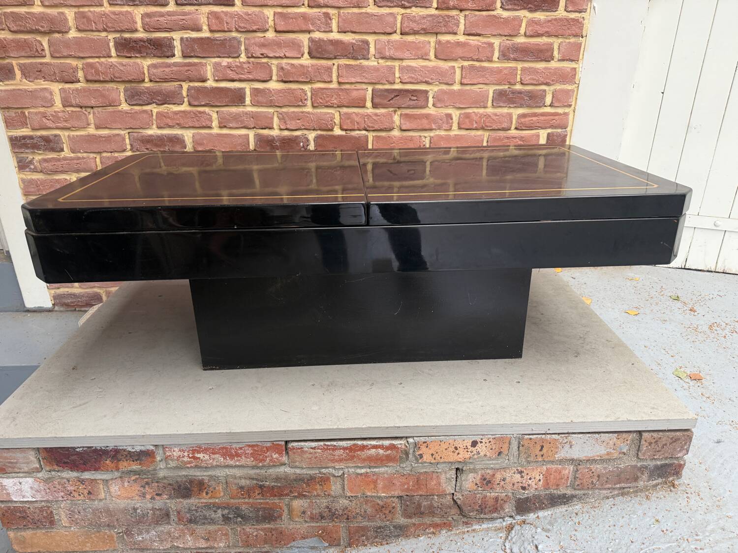 Bar coffee table