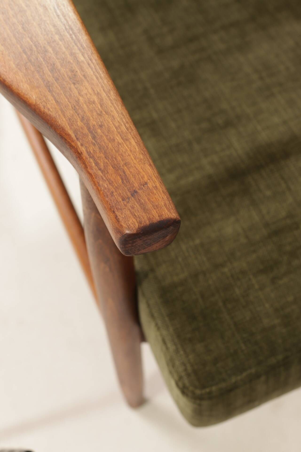 Ensemble de 4 Fauteuils Mid-Century Modern – Velours olive vert 