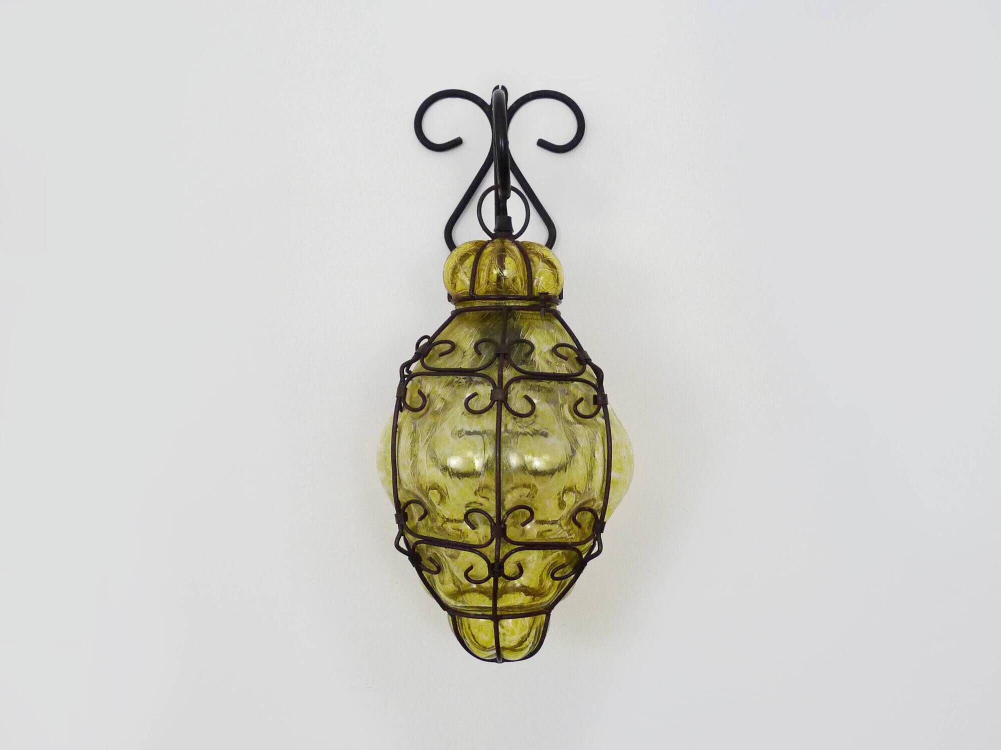 Vintage Italian wall light in transparent yellow blown glass and wrought iron. 70s 80s