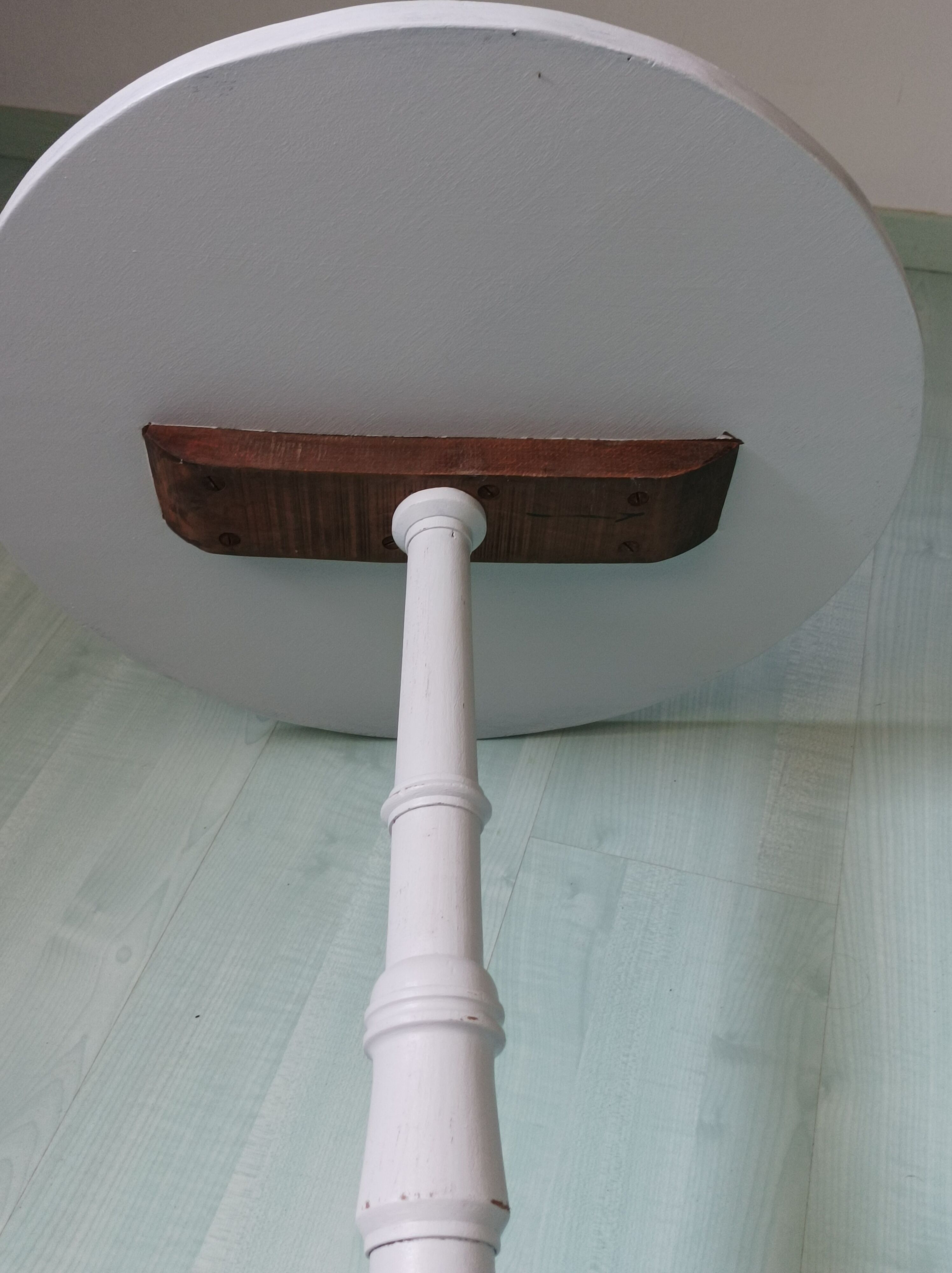 Pedestal table in old wood