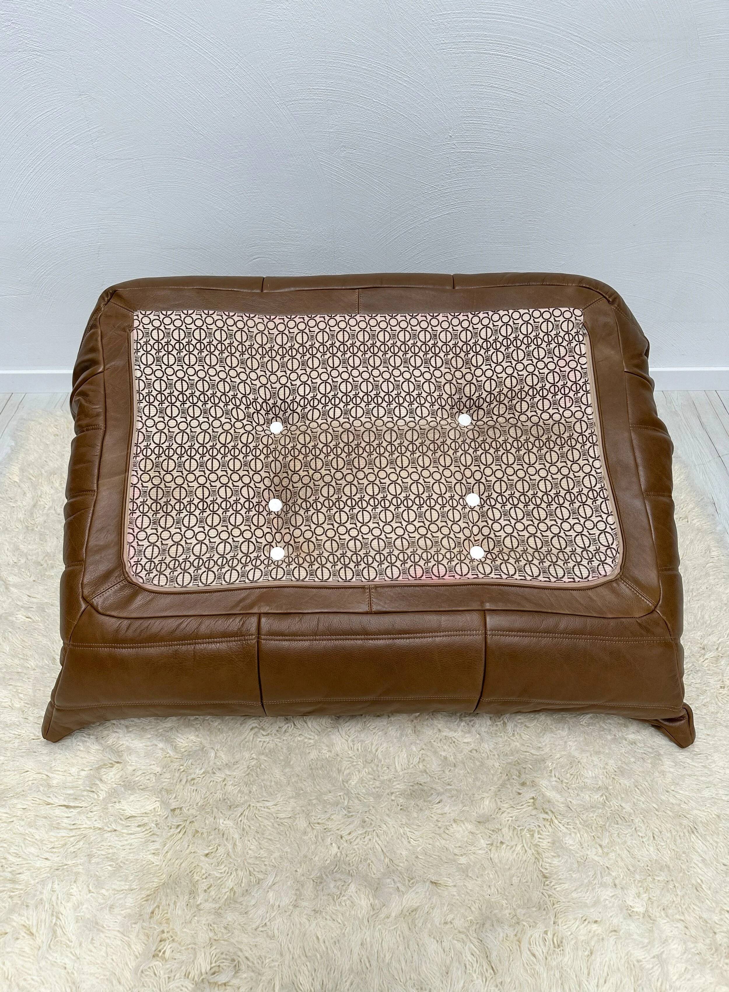 Vintage original leather Togo 2-seater by Michel Ducaroy for Ligne Roset