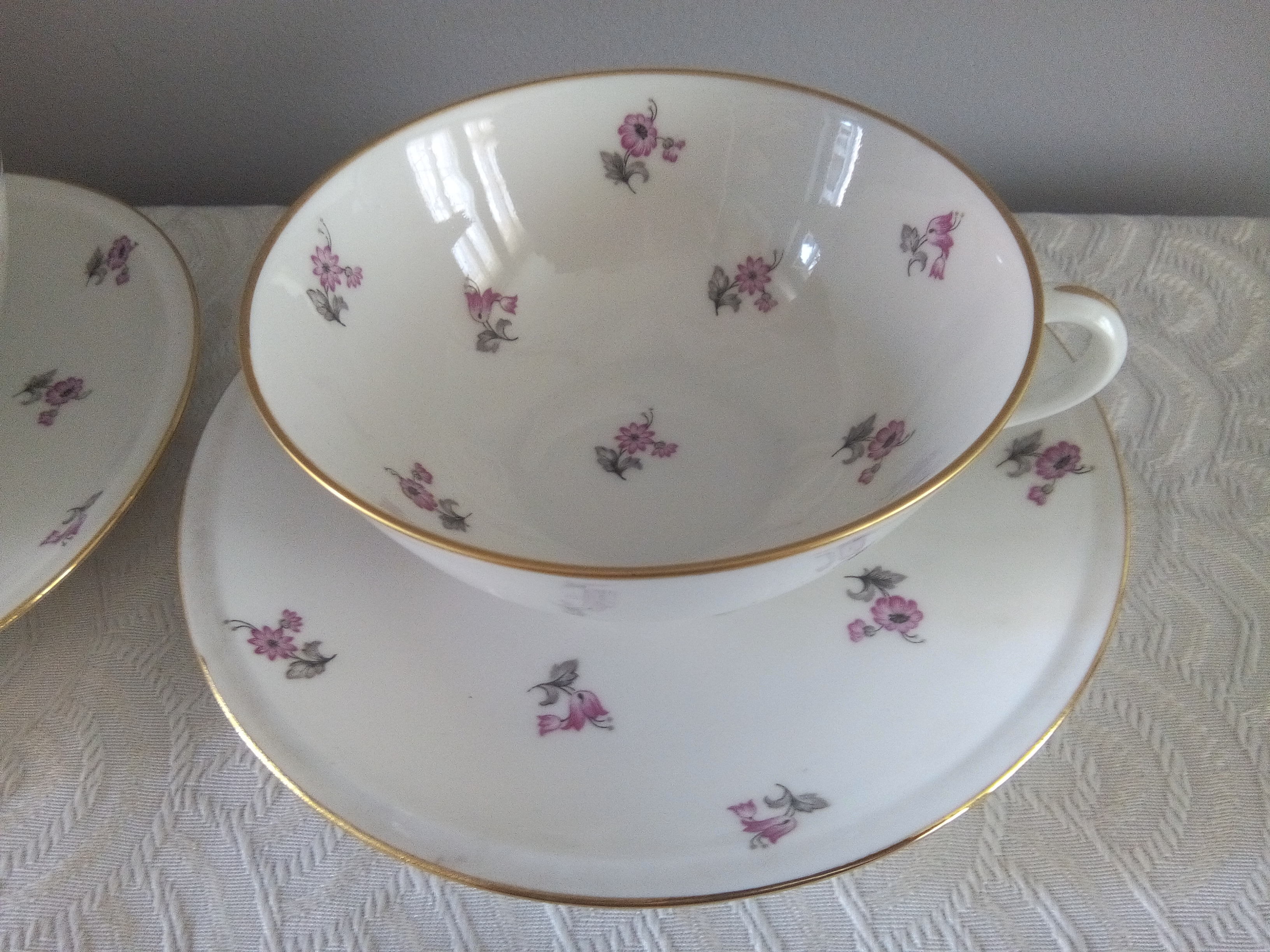 Duo of chocolate cups porcelaine de limoges