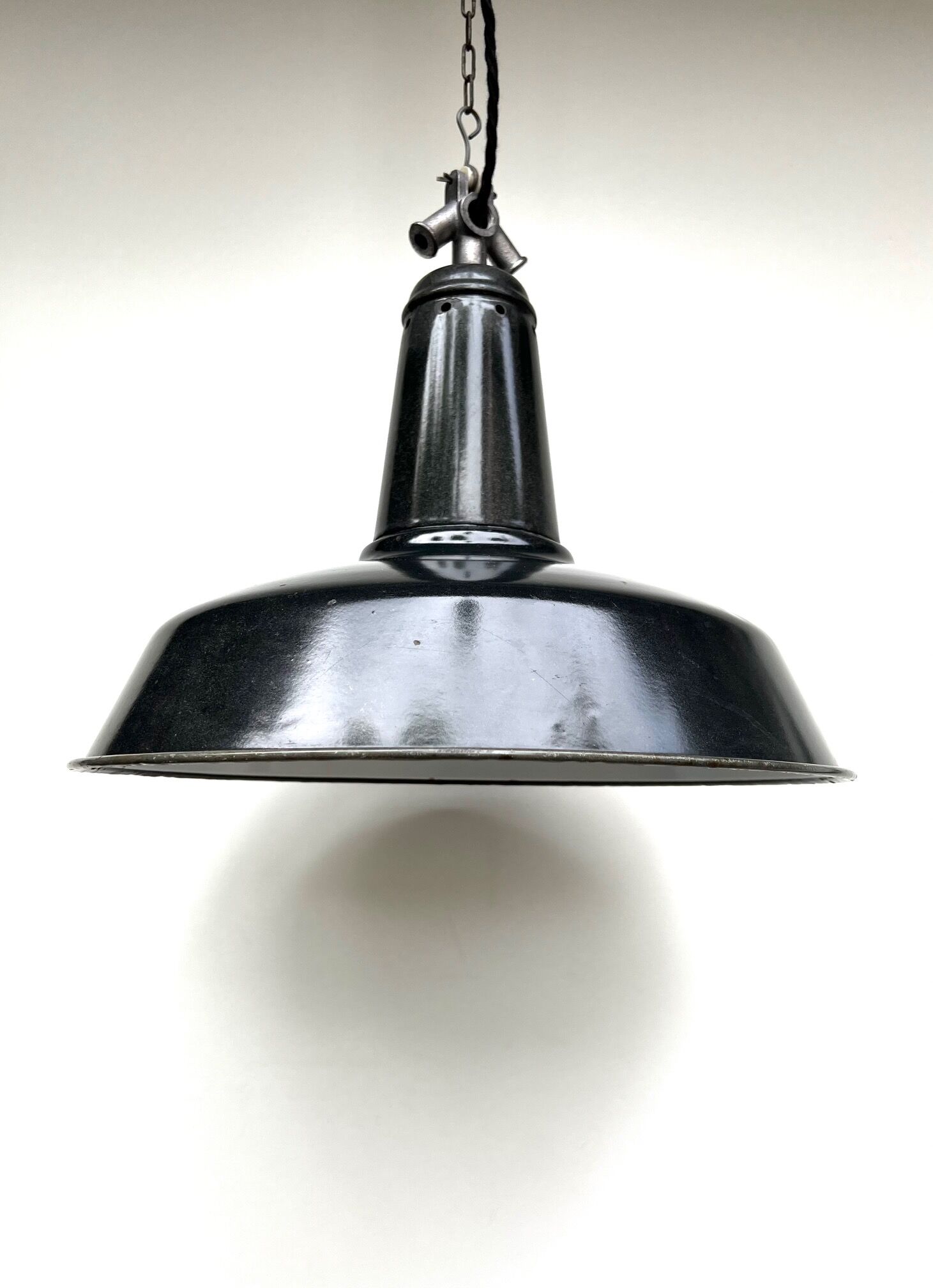 old LAMP SUSPENSION sheet metal enamelled color BLACK, white enamel inside Ø42cm