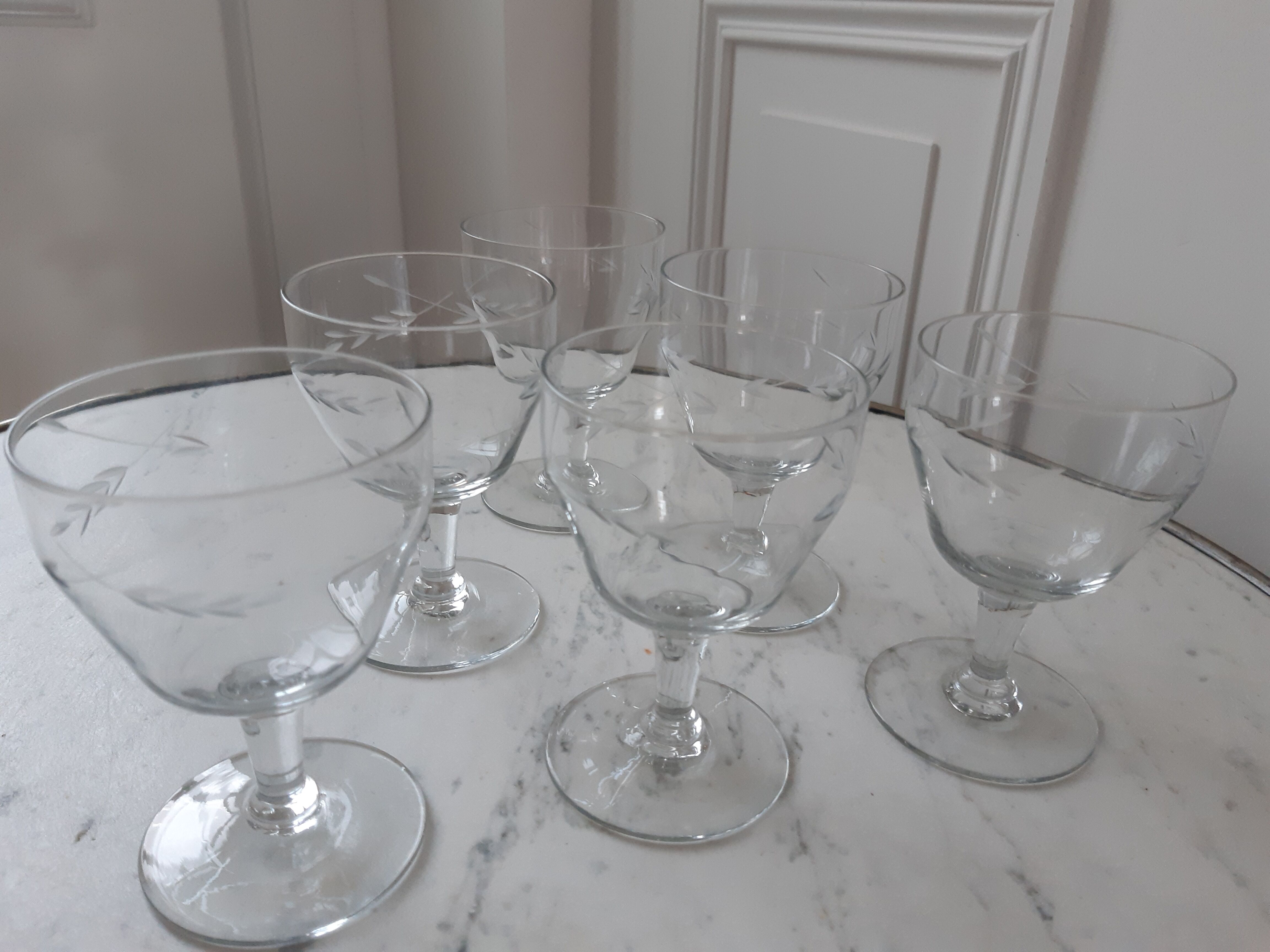 Set of 6 crystal wine glasses engraved years 20-30