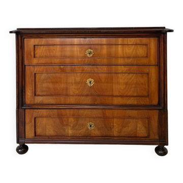 Petite commode en noyer et plaqué noyer – Néoclassique
