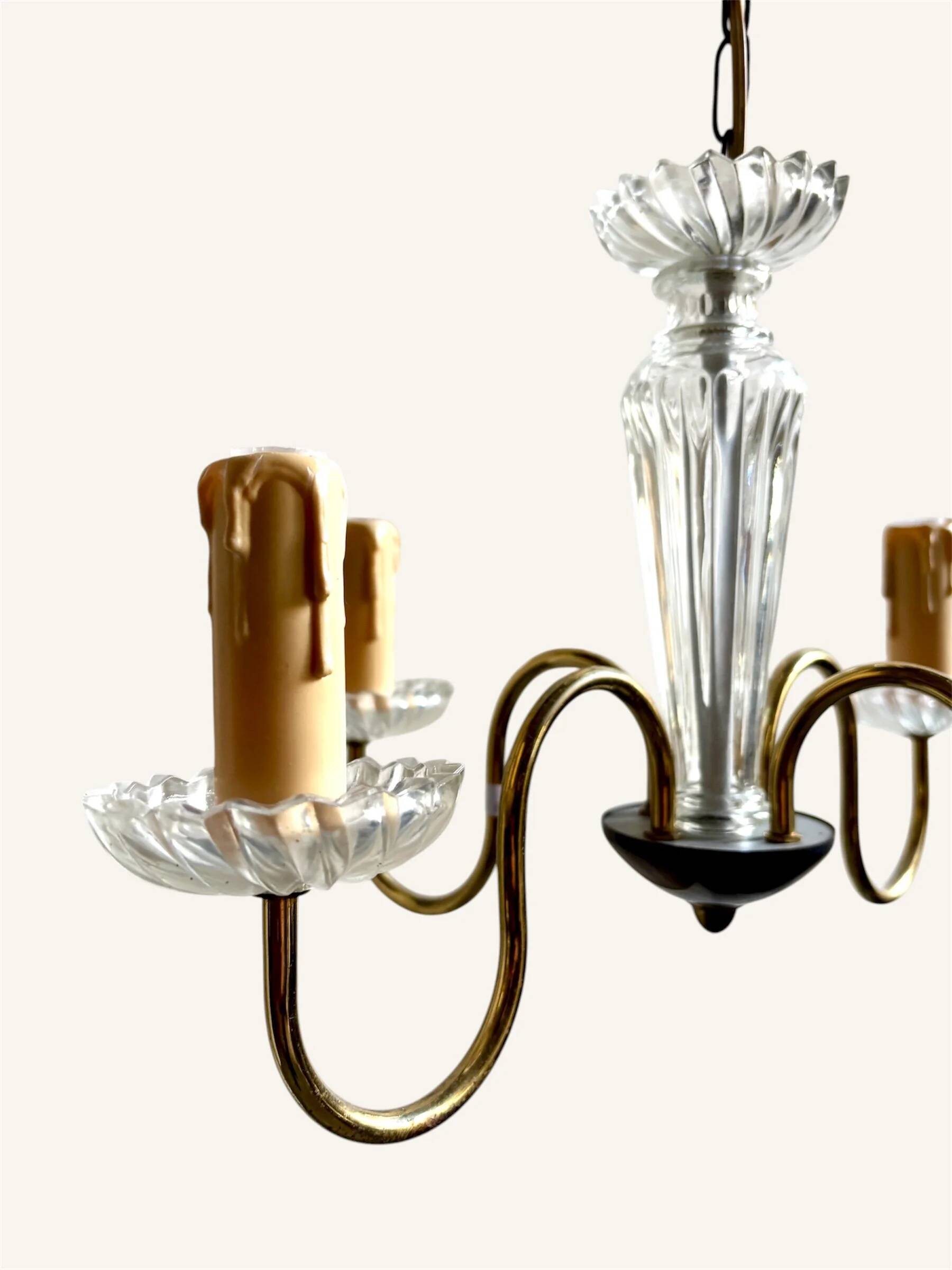 4-light chandelier in glass and gold metal