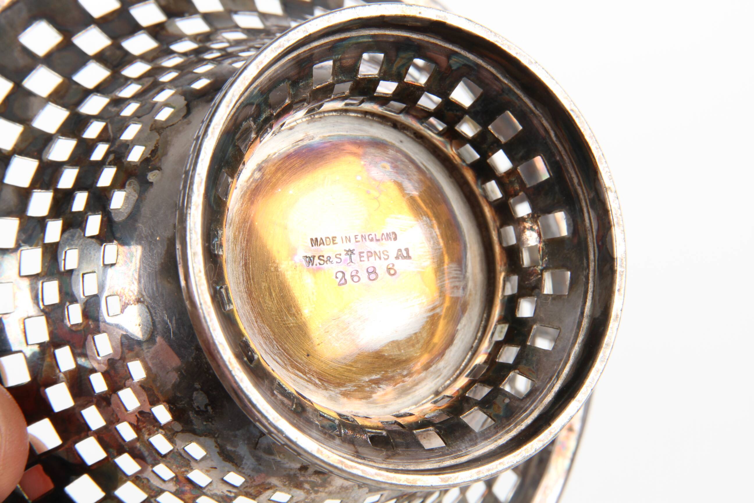 Silver-plated metal bowl basket