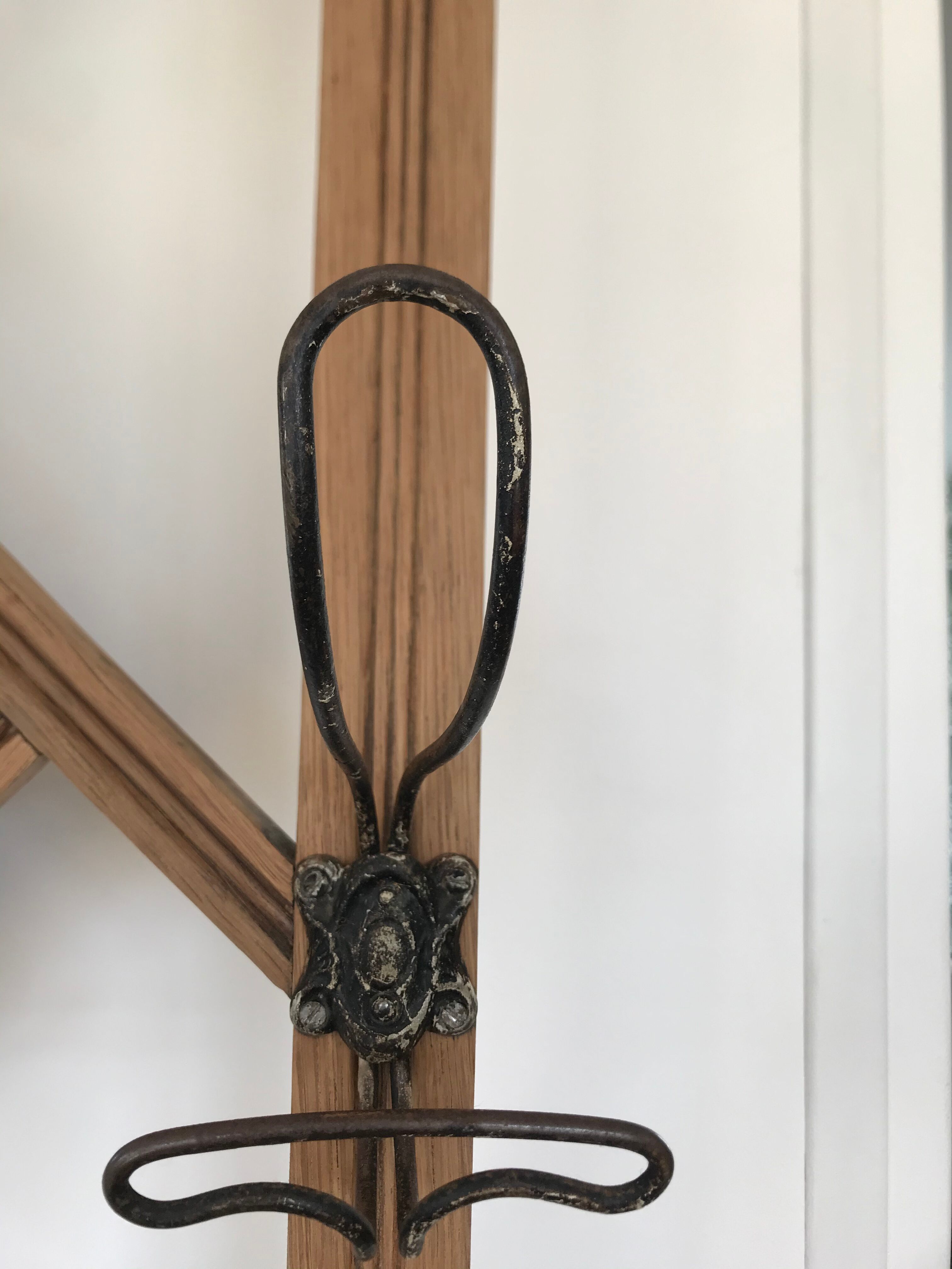 Coat-of-the-table wardrobe