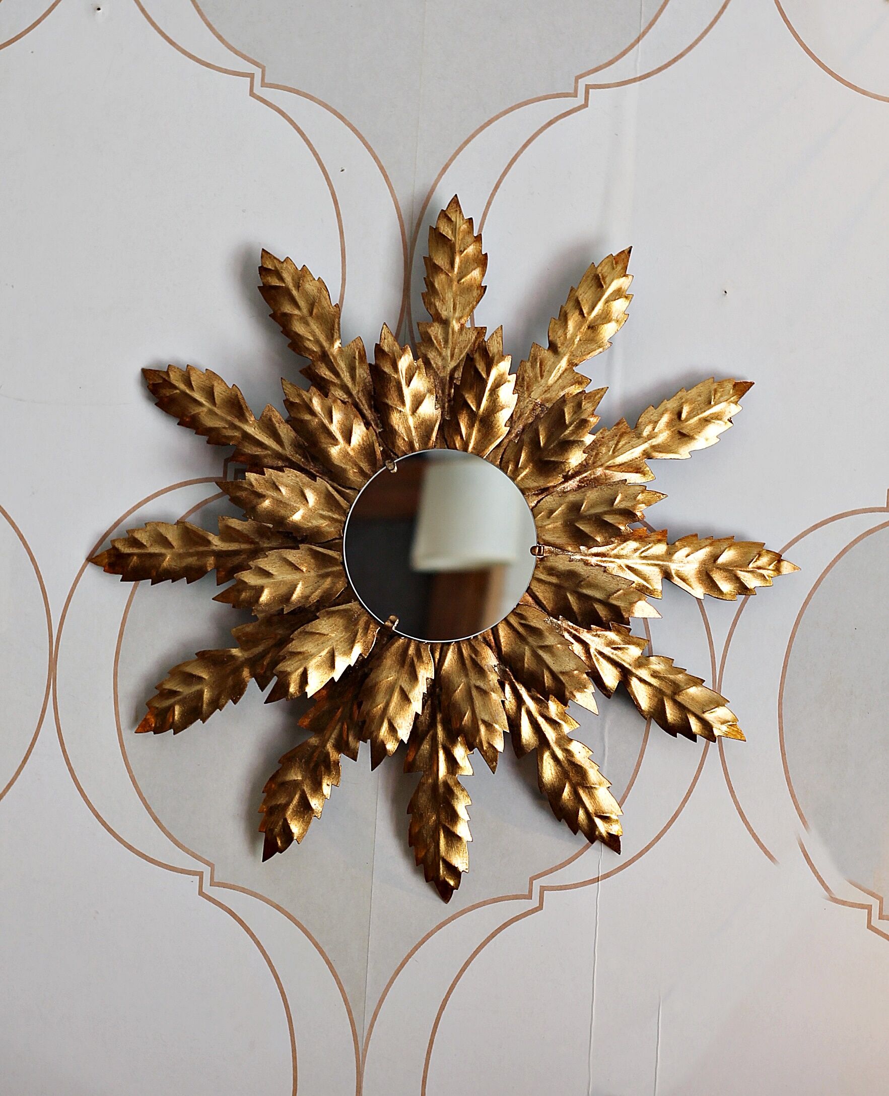 Miroir de forge et feuille d’or