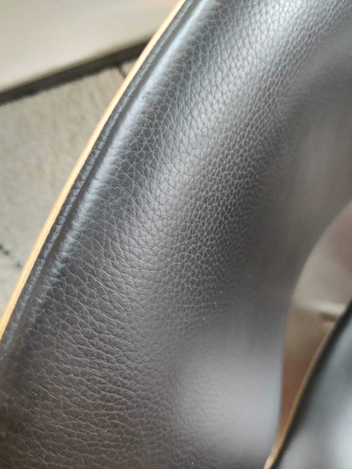 Pair of Lips armchairs
