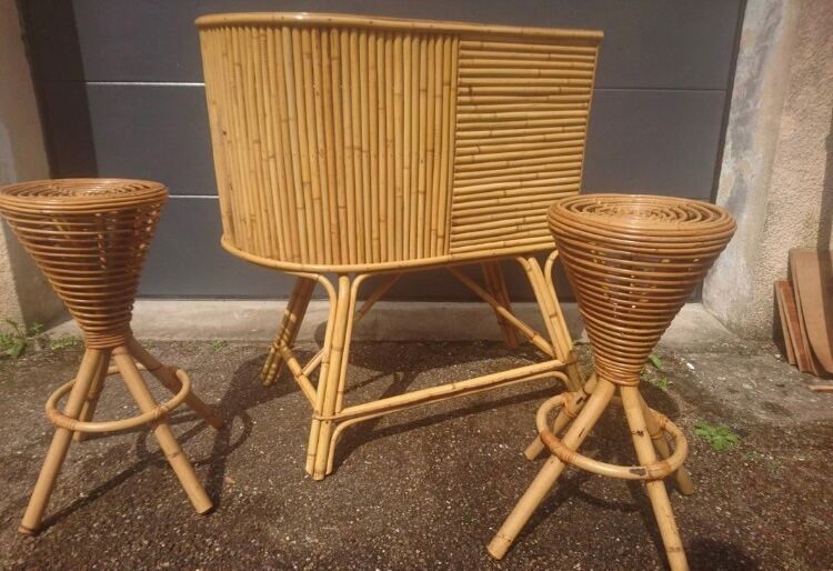 Rattan bar and stools