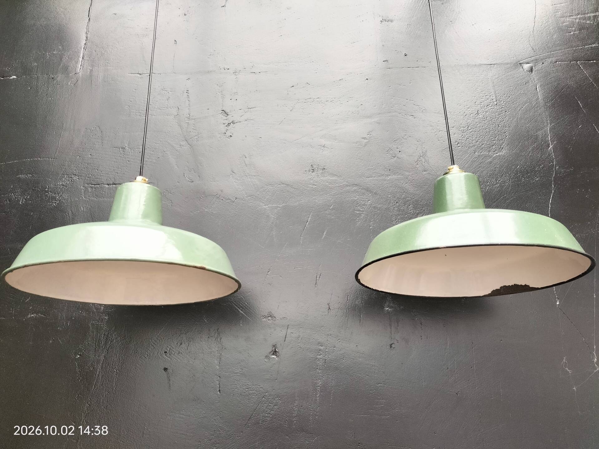 Suspensions enamelled sheets