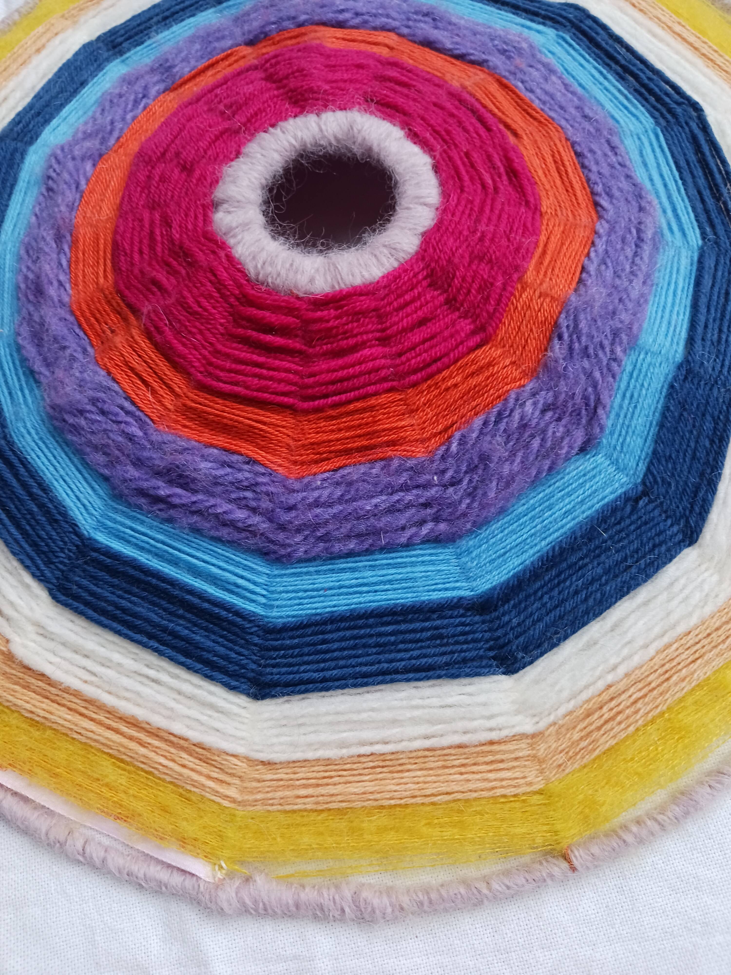 Cylindrical day abat weaving wool