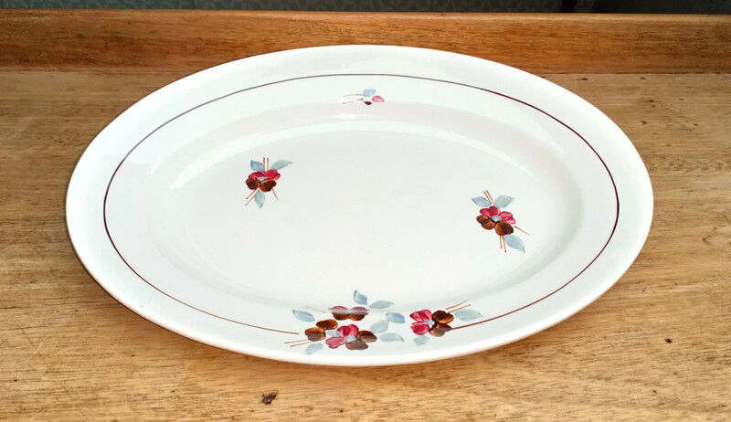 Oval serving plate St Amand 502