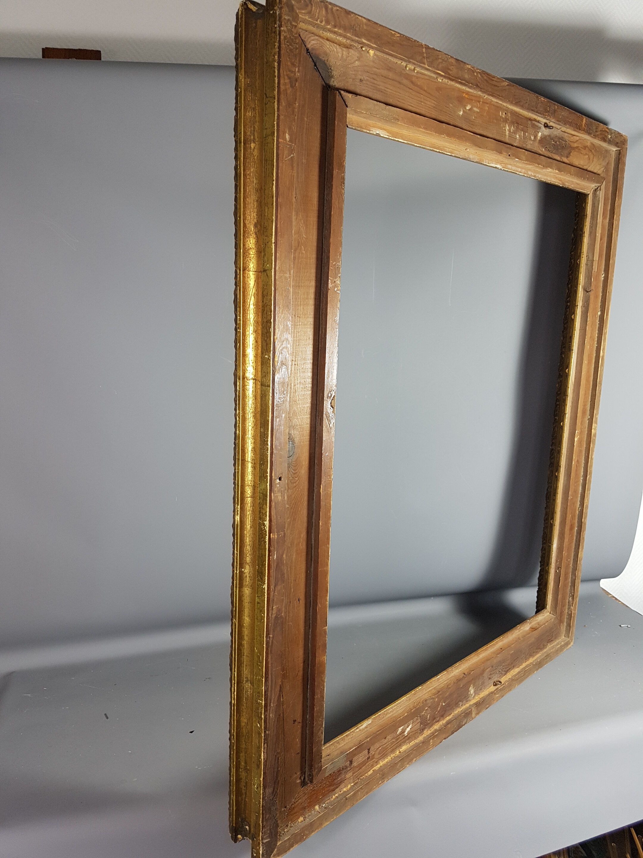 Imposing nineteenth century frame wood and gilded stucco 103x87 foliage 82.7x66.7 cm SB