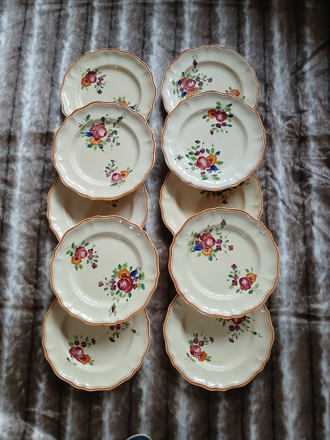 10 vintage Longchamp dinner plates