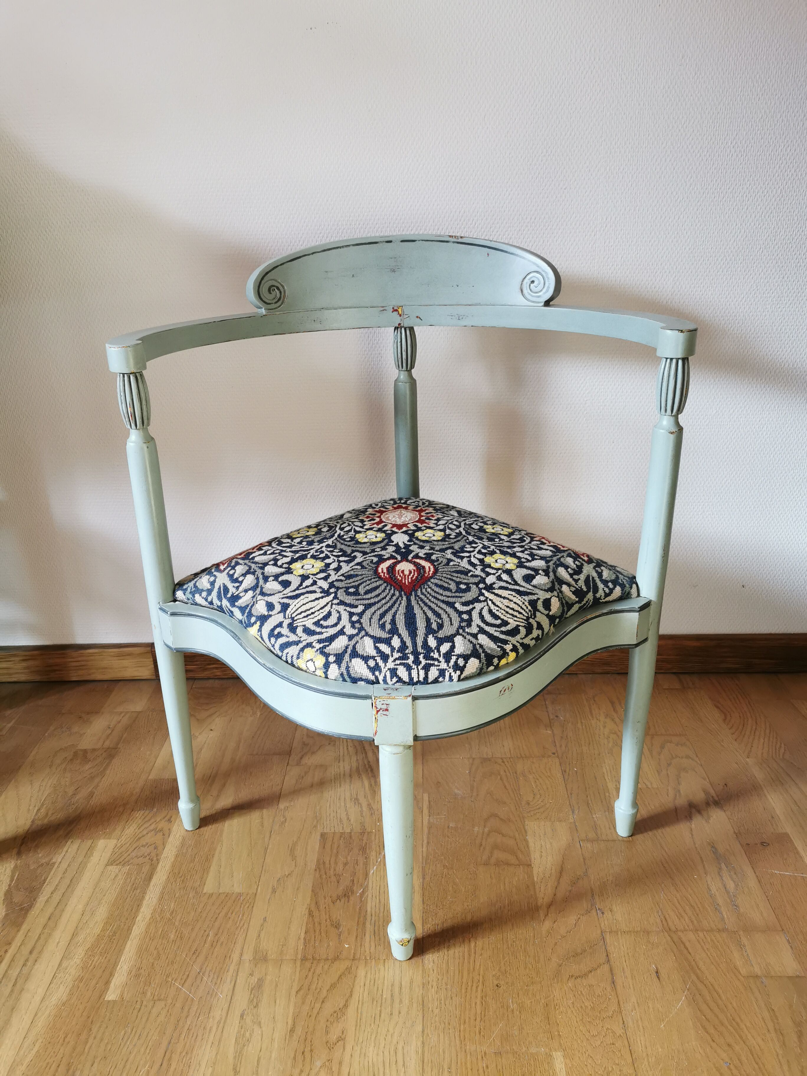 Paire de fauteuils d'angle vintages relookés