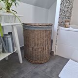 Wicker laundry basket