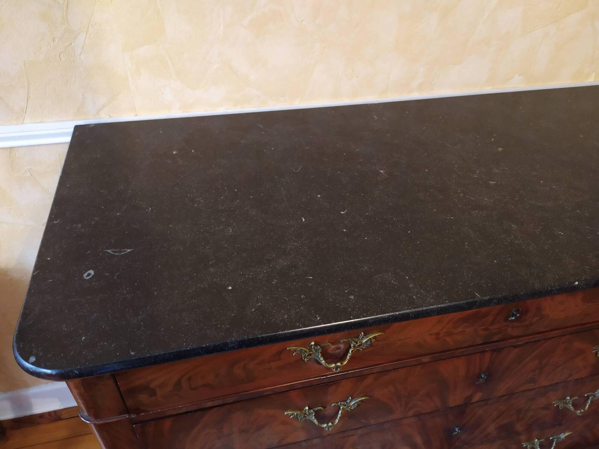 Louis Philippe chest of drawers In walnut veneer with black marble top