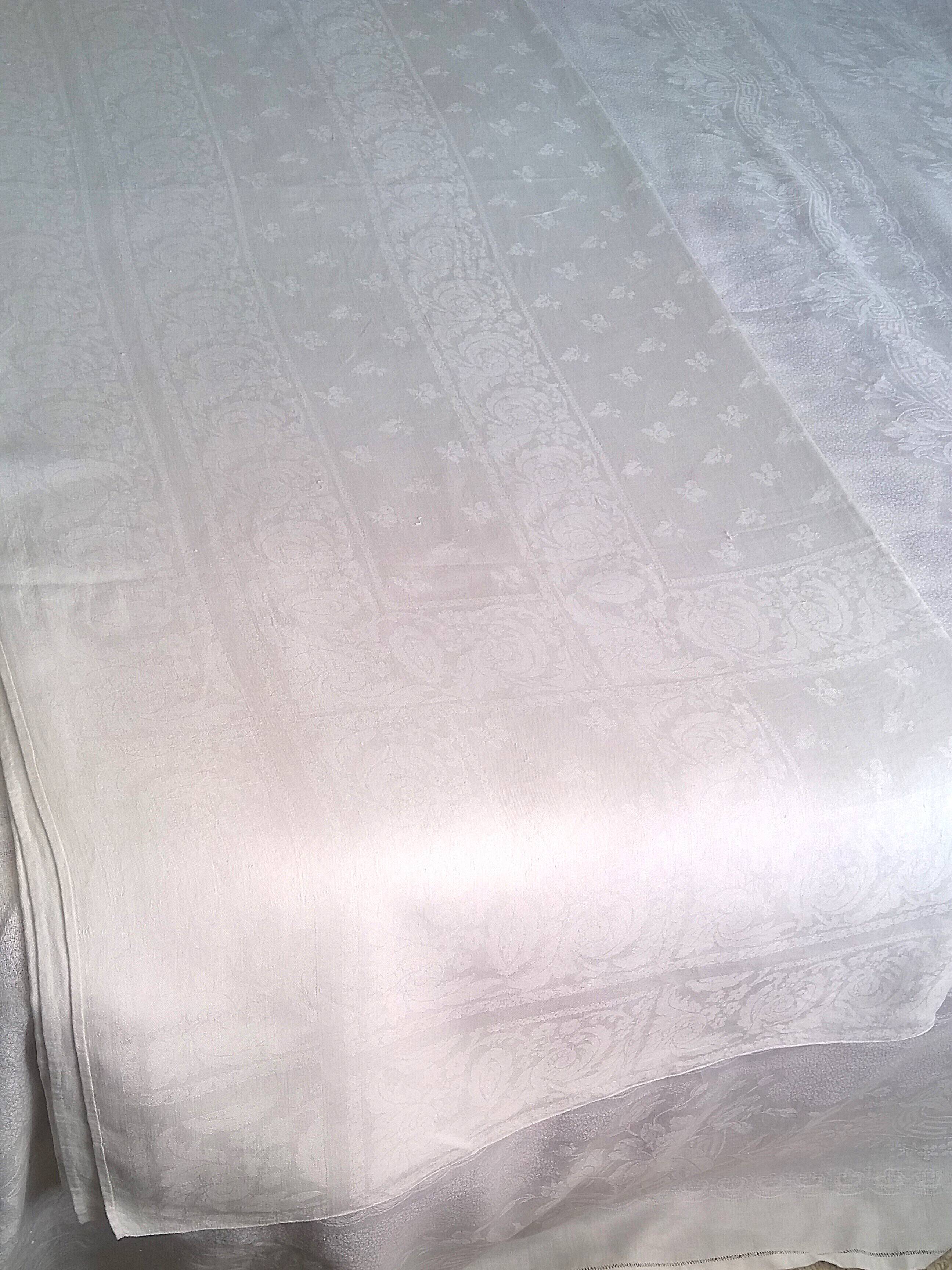 Very large damask tablecloth 5.40 m X 190 m