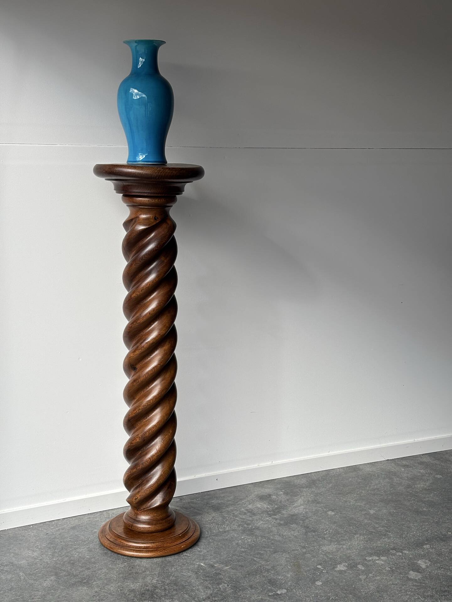 Large twisted solid oak column, early 20th century