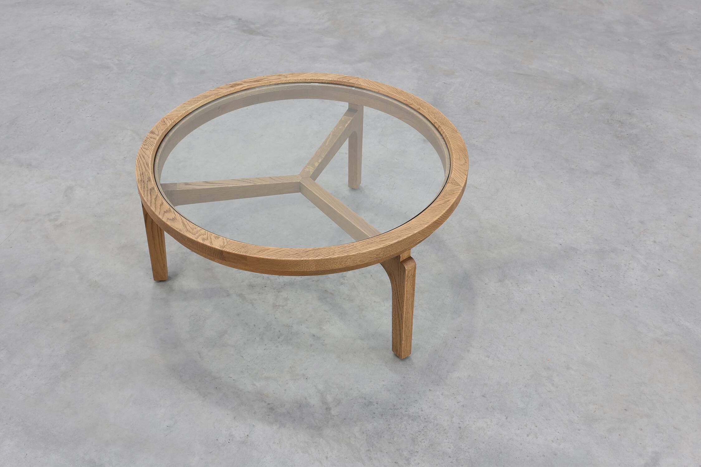 Table moderne en bois de cèdre et verre, Italie fin du 20e siècle