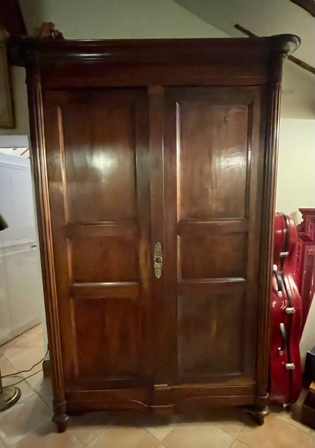 Mahogany wardrobe with fluted columns. Louis XVI style.