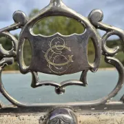 Ancienne vitrine de chirurgien